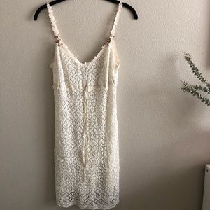 Vintage 90s dress with lace and roses.